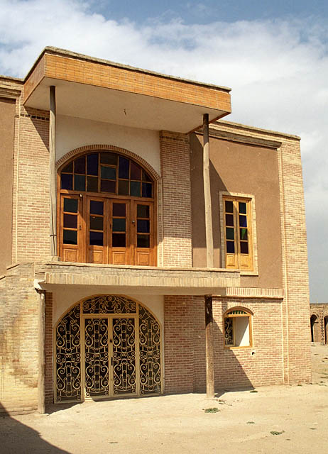 Façade de l'église arménienne 2 - Cliquez pour voir l'image en taille réelle
