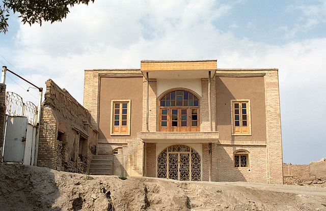 Façade de l'église arménienne - Cliquez pour voir l'image en taille réelle