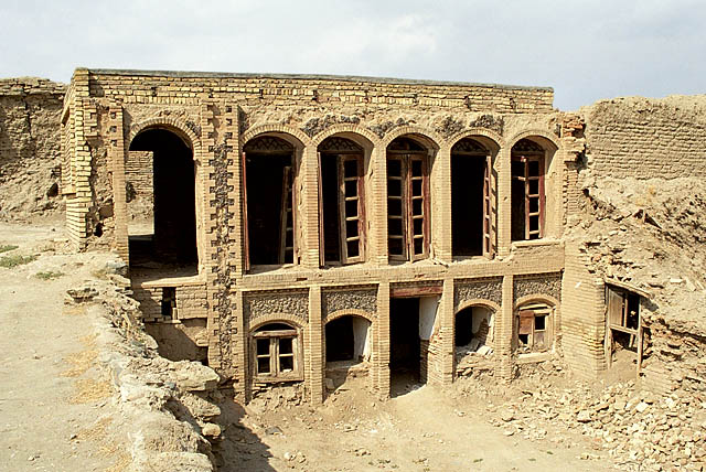 Bâtiment en ruine - Cliquez pour voir l'image en taille réelle